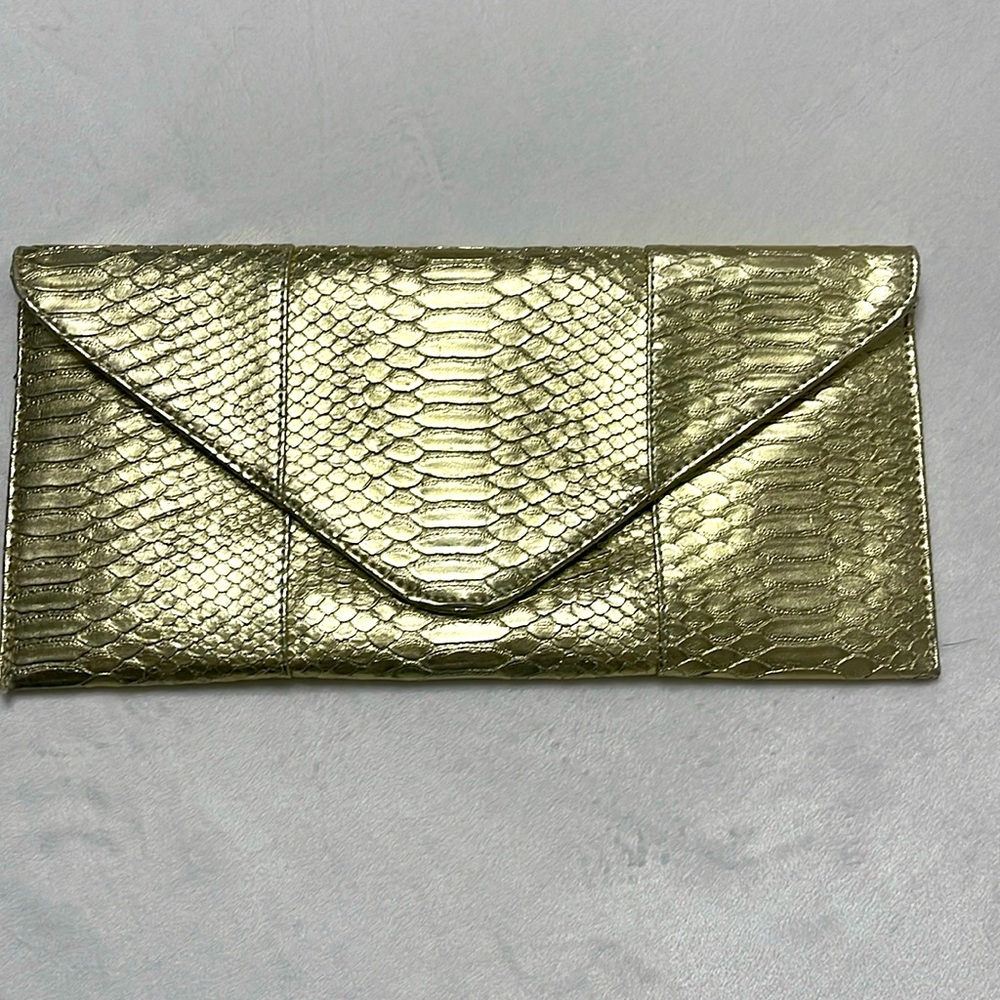 Gold envelope clutch purse. Very good condition.